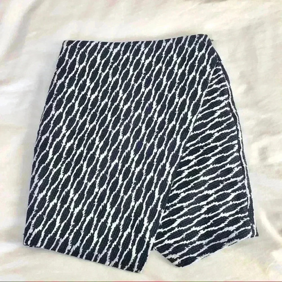 Loft Skirt - Picture 1 of 6